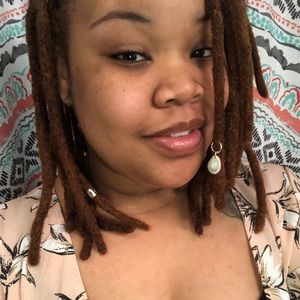 Meet your Posher, Desiree